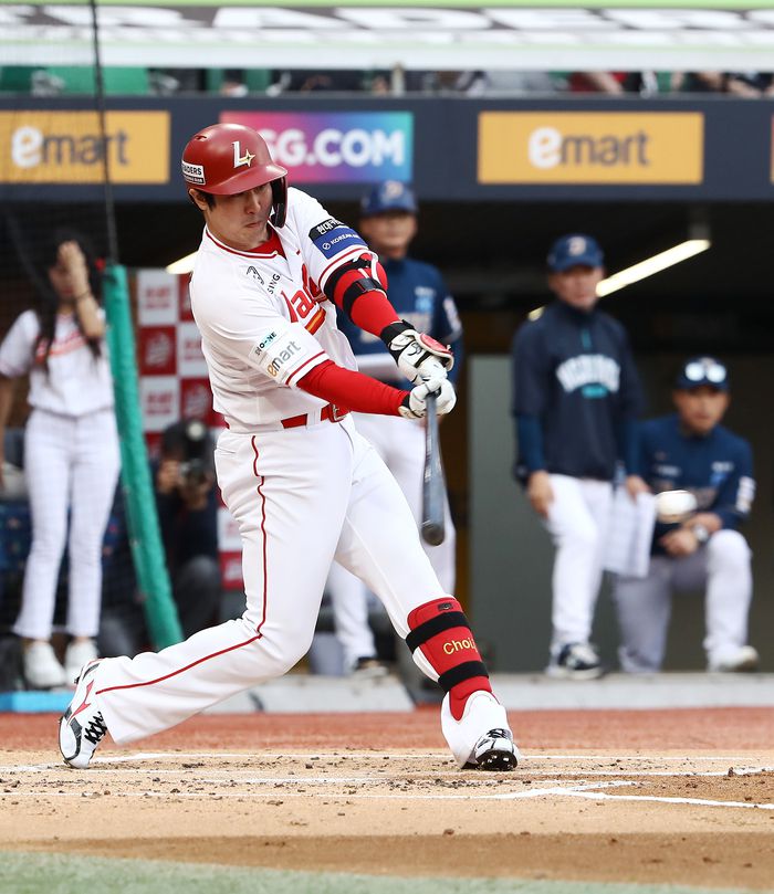 SSG 최정이 13일 인천SSG랜더스필드에서 열린 2025 KBO리그 정규시즌 NC전서 타격하고 있다. 사진 | SSG 랜더스