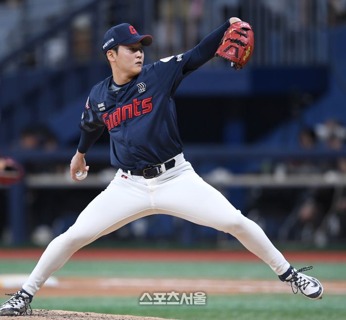 롯데 최준용이 서울 고척스카이돔에서 열린 2025 KBO리그 키움과 경기에서 역투하고 있다. 고척 | 최승섭기자 thunder@sportsseoul.com