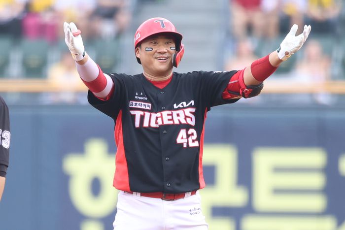 KIA 김태군이 잠실구장에서 열린 2025 KBO리그 LG와 경기에서 적시타를 때린 후 세리머니 하고 있다. 사진 | KIA 타이거즈