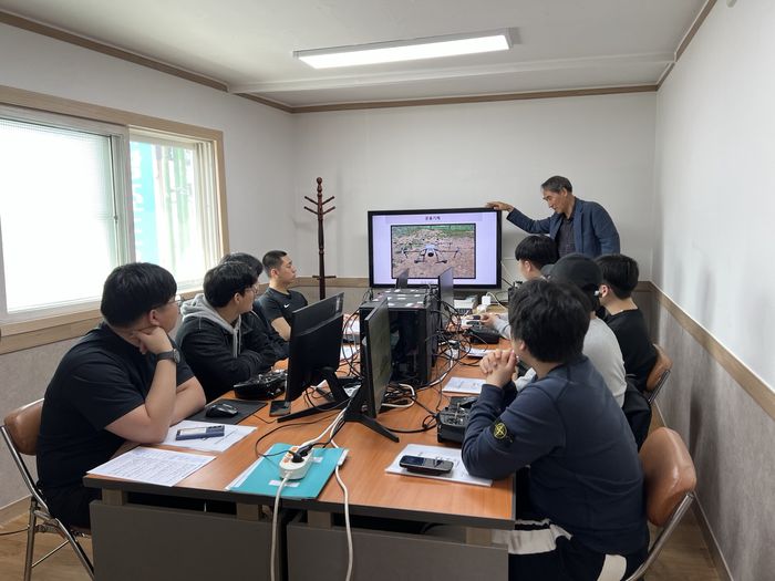 특색교육과정 ‘드론교실’ 수업 모습.  사진|한국항공고등학교