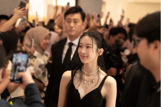 문가영이 말레이시아에서 역사상 최대 규모의 환대를 받으며 글로벌 인기를 증명했다. 사진 | 피크제이