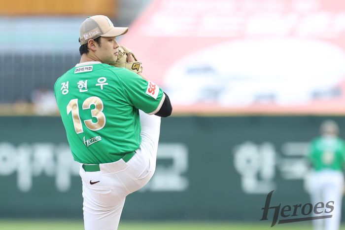 키움 정현우가 12일 인천SSG랜더스필드에서 열린 2025 KBO리그 SSG전에서 역투하고 있다. 사진 | 키움 히어로즈