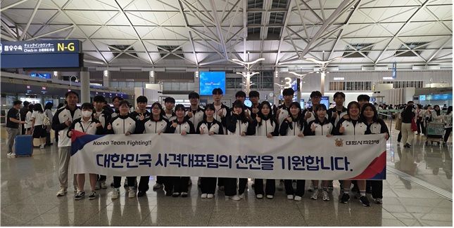 제16회 쉽켄트 아시아사격선수권대회에 참가하는 이병준, 여갑순 감독과 사격 국가대표 후보선수단. 사진 | 대한사격연맹