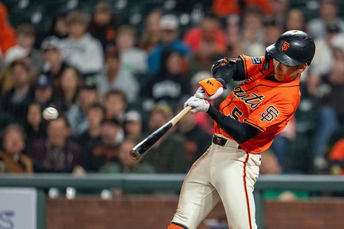 이정후가 16일(한국 시간) 미국 캘리포니아주 샌프란시스코 오라클 파크에서 열린 2025 메이저리그(ML) 정규시즌 탬파베이전 8회말에 안타를 치고 있다. 사진 | Imagn Images 연합뉴스