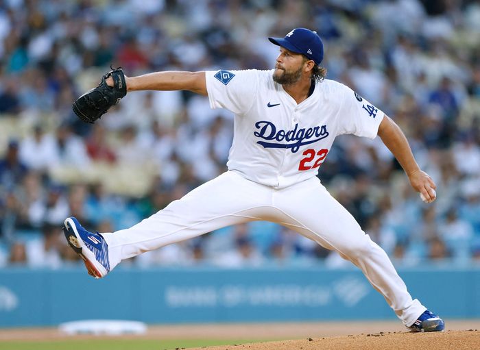 커쇼가 16일(한국 시간) 미국 캘리포니아주 LA 다저 스타디움에서 열린 2025 메이저리그(ML) 정규시즌 샌디에이고전에서 역투하고 있다. 사진 | AFP 연합뉴스