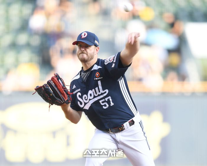 두산 선발투수 콜어빈이 6일 서울 잠실구장에서 열린 2025 KBO리그 LG와 경기에서 역투하고 있다. 잠실 | 최승섭기자 thunder@sportsseoul.com