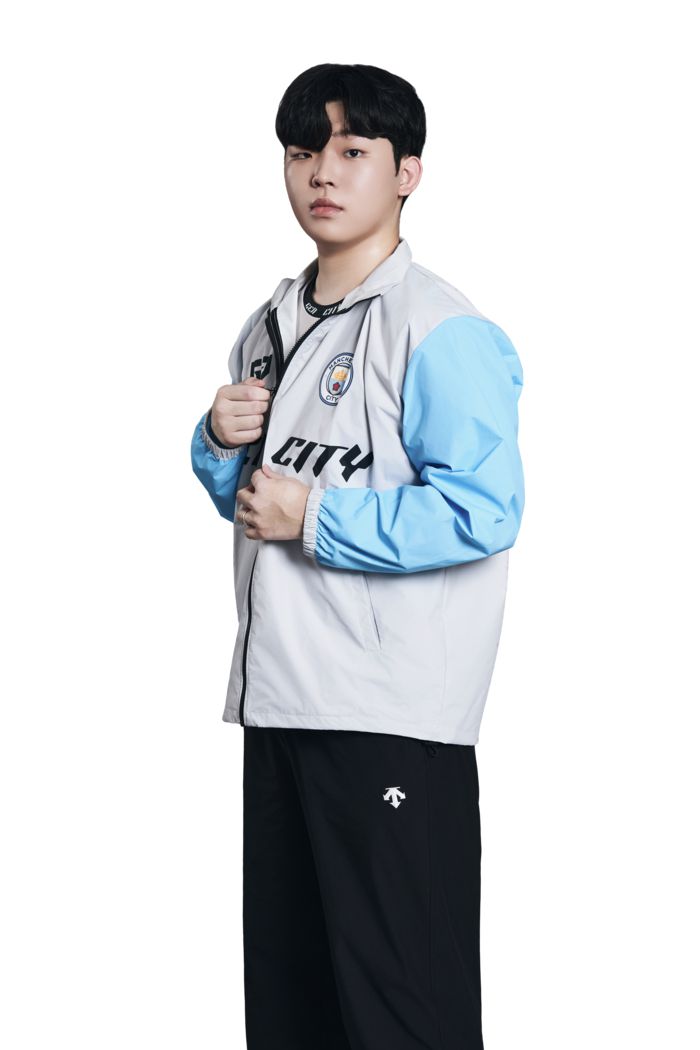 권창환이 25일 서울 잠실DN콜로세움에서 열린 2025 FSL 서머 그룹 스테이지 B조 경기에서 DRX ‘엘니뇨’ 정인호를 2-0으로 제압했다. 사진 | 넥슨