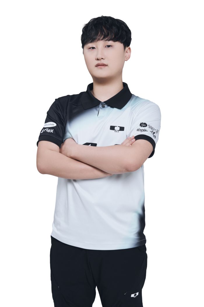 윤형석은 25일 서울 잠실DN콜로세움에서 열린 2025 FSL 서머 그룹스테이지 A조 경기에서 BNK 피어엑스 ‘디케’ 강무진을 2-0으로 제압했다. 사진 | 넥슨