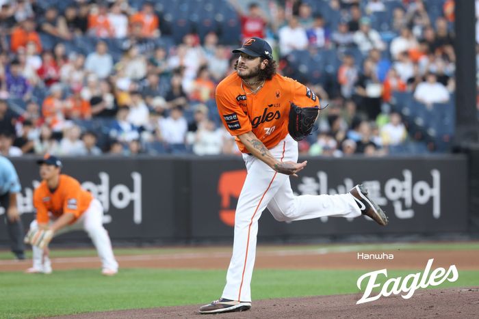 한화 폰세가 22일 대전 한화생명 볼파크에서 열린 2025 KBO리그 SSG와 경기에 선발 등판해 역투하고 있다. 사진 | 한화 이글스