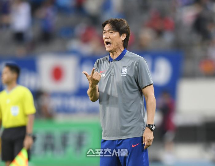 홍명보 감독이 15일 용인 미르스타디움에서 열린 2025 동아시아축구연맹(EAFF) E-1 챔피언십(동아시안컵) 일본과 경기에서 작전지시를 하고 있다. 2025. 7. 15.용인 | 최승섭기자 thunder@sportsseoul.com