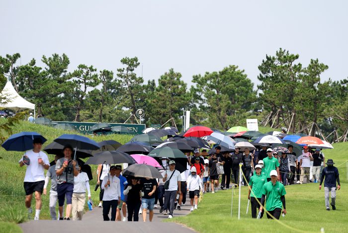 15년째를 맞이하는 KPGA 군산CC오픈은 해마다 많은 갤러리로 인기 대회로 자리매김 중이다. 사진 | KPGA