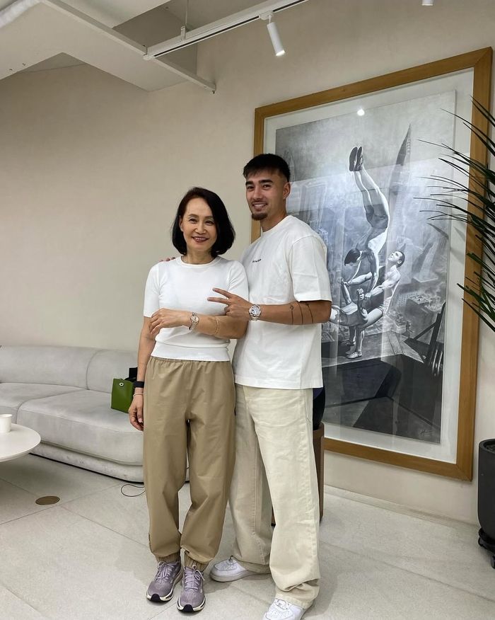 카스트로프(오른쪽)와 어머니 안수연 씨. 사진 | 카스트로프 SNS