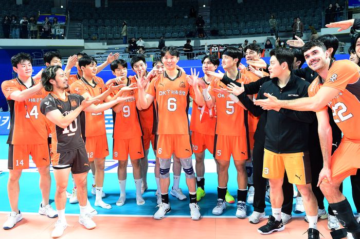 OK저축은행 이민규(가운데). 사진 | 프로배구연맹