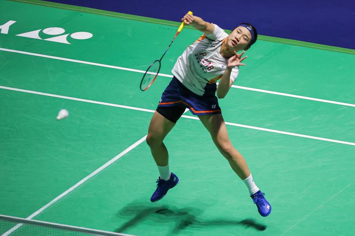 안세영이 28일(한국 시간) 프랑스 파리 아디다스 아레나에서 열린 2025 세계배드민턴연맹(BWF) 세계선수권 여자단식 16강에서 캐나다의 미셸 리(16위)와 경기서 스매쉬를 하고 있다. 사진 | 파리=EPA 연합뉴스