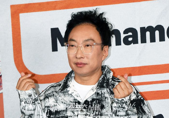 개그맨 박명수가 20일 서울 마포구 스탠포드호텔에서 진행된 JTBC ‘My name is 가브리엘’ 제작발표회에서 취재진을 향해 포즈를 취하고 있다. 박진업 기자 upandup@sportsseoul.com