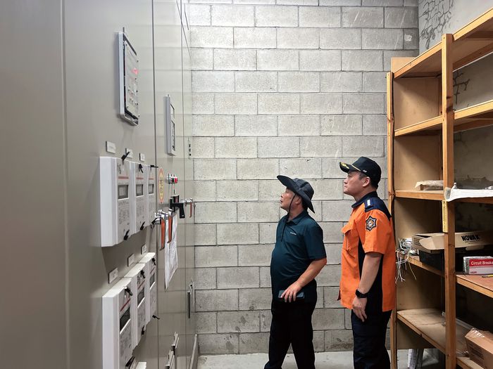 이강우 홍천소방서장이 힐리언스 선마을 현장 안전지도를 하고 있다.  사진|홍천소방서