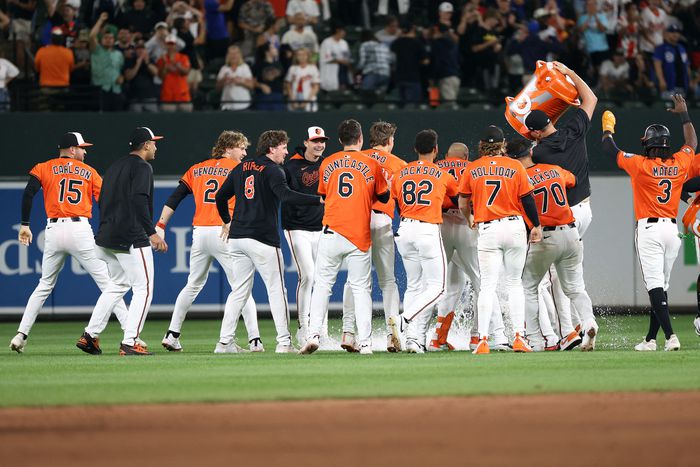 끝내기 승리를 거둔 볼티모어 선수들이 환호하고 있다. 사진 | AP 연합뉴스