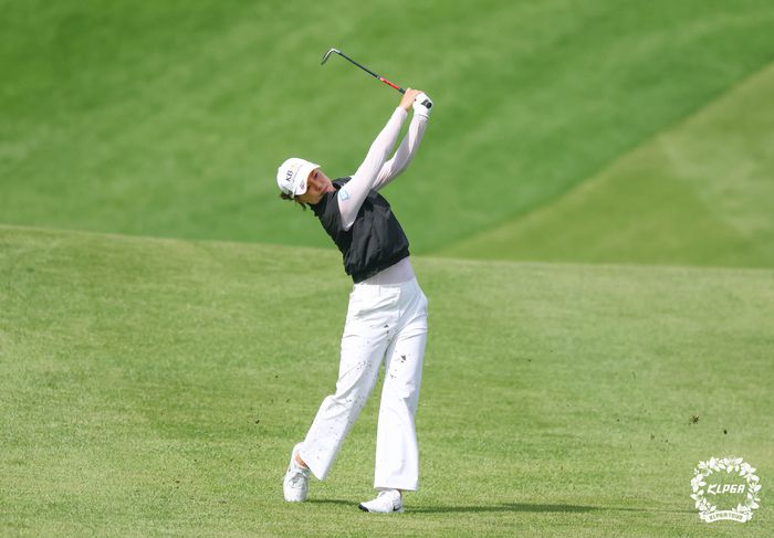 전인지가 7일 블랙스톤 이천GC에서 열린 KLPGA투어 KB금융 스타챔피언십 최종라운드에서 샷하고 있다. 사진 | KLPGA