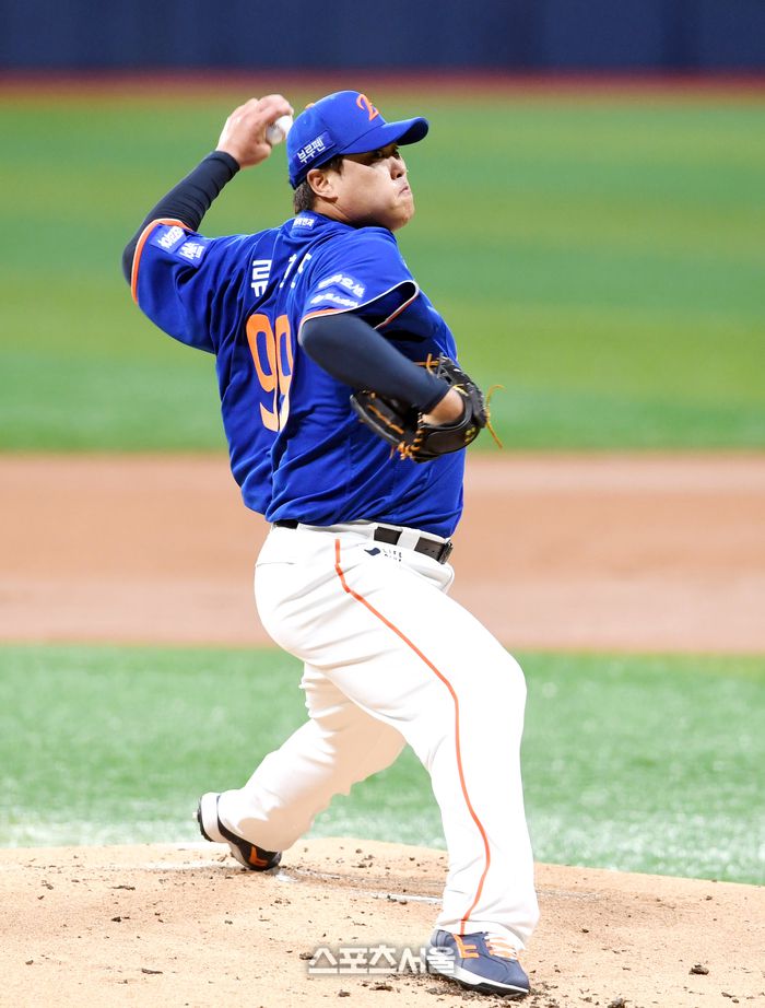 한화 류현진이 26일 서울 고척스카이돔에서 열린 2025 KBO리그 키움과 경기에 선발 등판해 힘차게 공을 던지고 있다. 고척 | 박진업 기자 upandup@sportsseoul.com