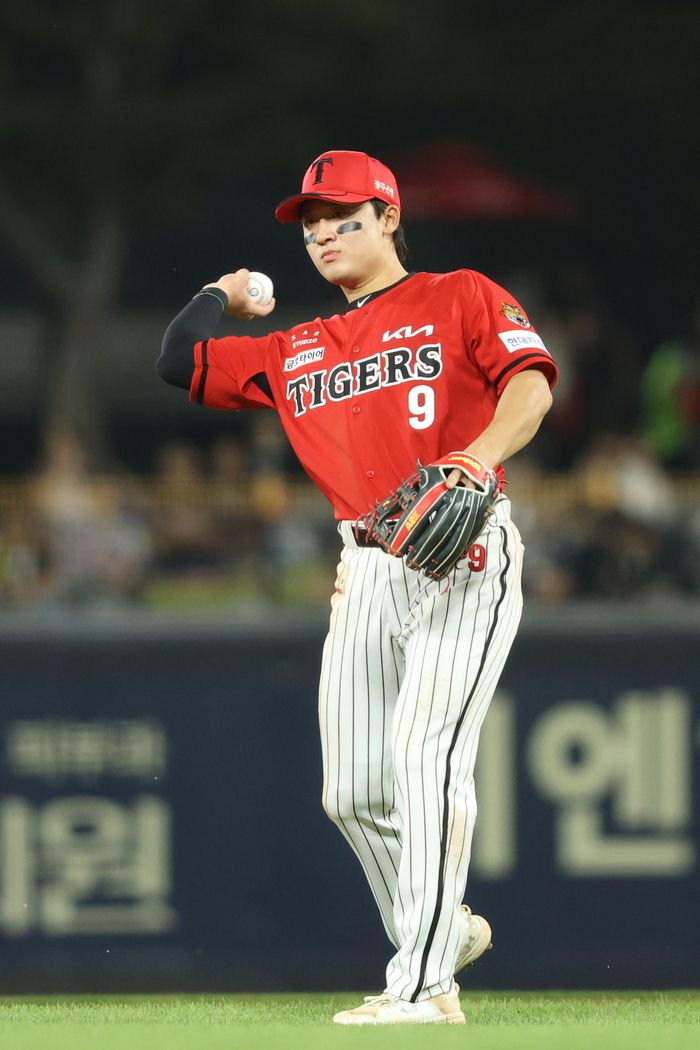 KIA 윤도현이 광주-기아 챔피언스 필드에서 열린 2025 KBO리그 삼성과 경기에서 2루 수비를 보고 있다. 사진 | KIA 타이거즈