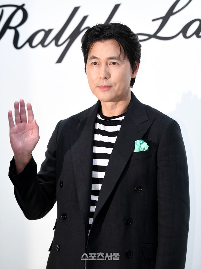 정우성이 19일 서울옥션 강남센터에서 열린 ‘랄프로렌 스프링 2024 프레젠테이션’ 포토콜에서 포즈를 취하고 있다.2024. 3. 19.최승섭기자 thunder@sportsseoul.com