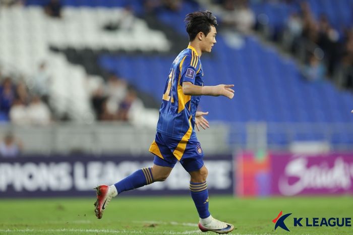 울산 엄원상이 17일 청두전에서 동점골을 넣고 환호하고 있다. 사진 | 한국프로축구연맹