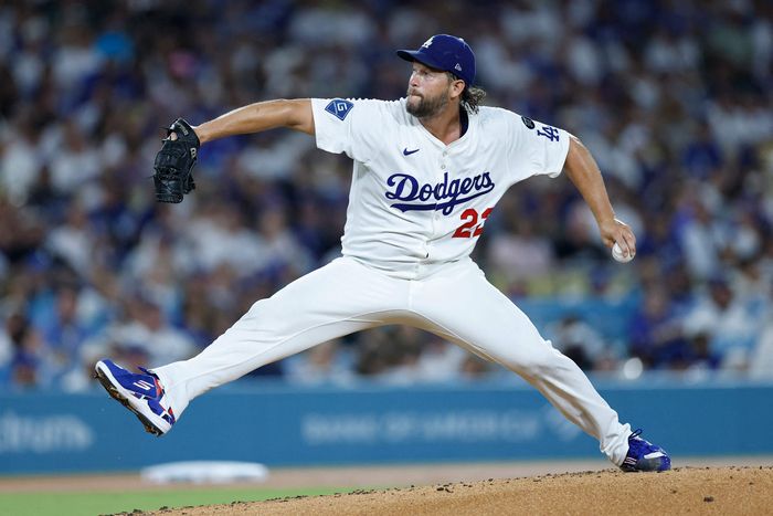 LA 다저스 클레이[튼 커쇼가 20일(한국시간) 미국 캘리포니아주 LA 다저 스타디움에서 열린 2025 메이저리그(ML) 샌프란시스코전에 선발 등판해 역투하고 있다. 사진 | LA=AFP연합뉴스
