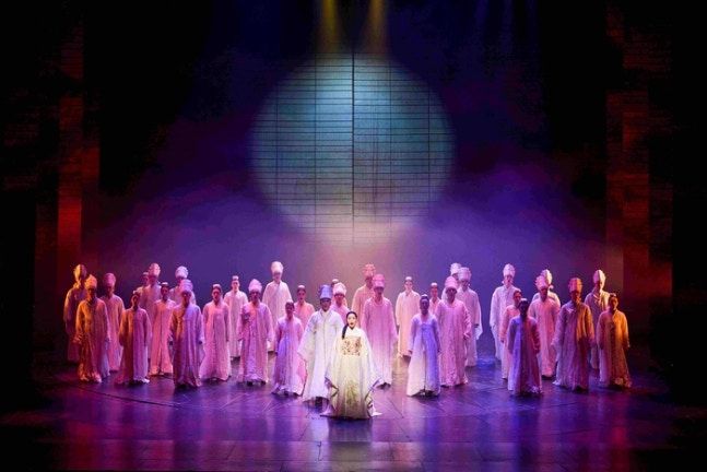 한국 뮤지컬의 초석을 다진 뮤지컬 ‘명성황후’가 지난 7월 30주년 공연을 펼쳤다. 사진 | 에이콤