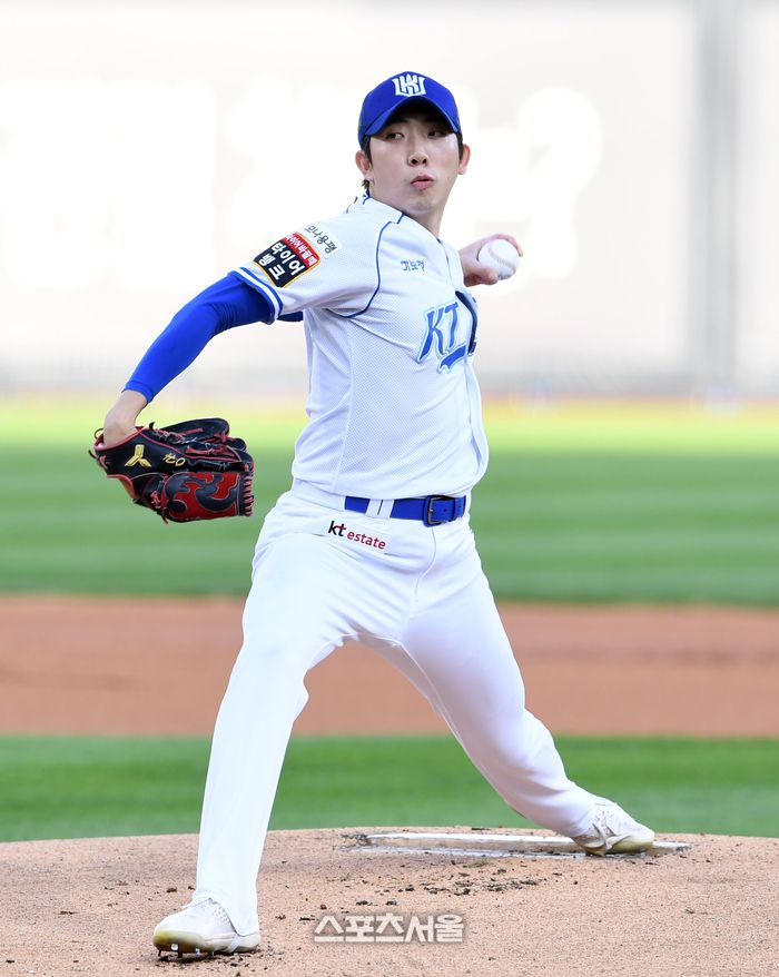 KT 오원석이 12일 수원케이티위즈파크에서 열린 2025 KBO리그 LG와 경기에 선발 등판해 힘차게 공을 던지고 있다. 수원 | 박진업 기자 upandup@sportsseoul.com