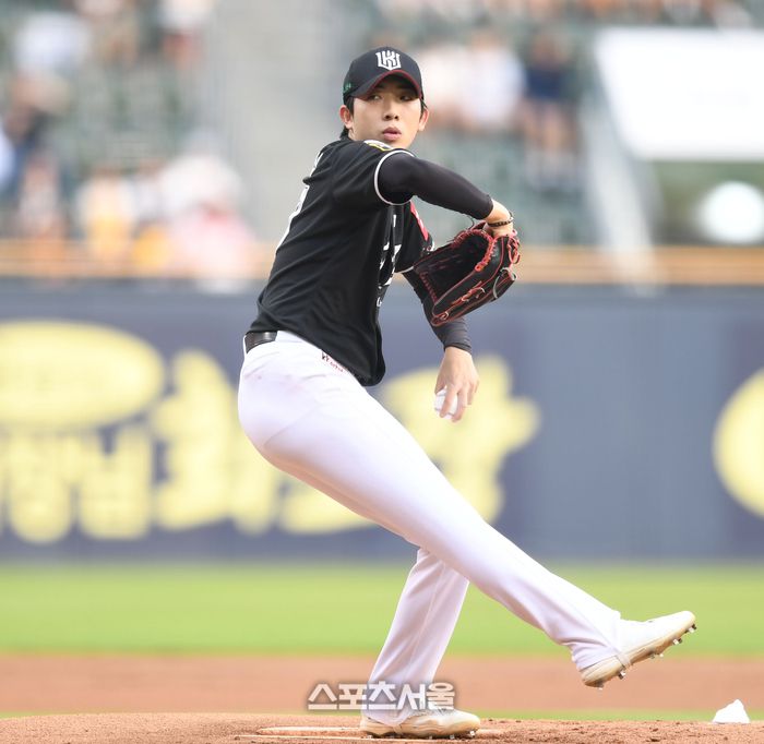 KT 오원석이 29일 서울 잠실구장에서 열린 2025 KBO리그 LG와 경기에서 역투하고 있다. 잠실 | 최승섭 기자 thunder@sportsseoul.com
