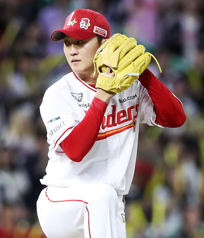 SSG 김건우가 23일 인천SSG랜더스필드에서 열린 2025 KBO리그 정규시즌 KIA전에 선발 등판해 역투하고 있다. 사진 | SSG 랜더스