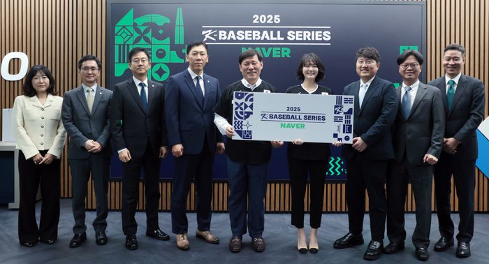 한국야구위원회(KBO)와 네이버가 올해 11월 예정된 K-BASEBALL SERIES의 성공적인 개최를 위해 업무협약(MOU)을 체결했다. 사진 | KBO