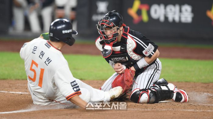 한화 문현빈이 29일 대전 한화생명볼파크에서 열린 2025 KBO리그 LG와 경기 3회말 2사2루 노시환 적시타 때 홈으로 파고들어 득점을 하고 있다. 대전 | 최승섭기자 thunder@sportsseoul.com