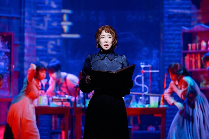 뮤지컬 배우 김소향이 지난 7월 뮤지컬 ‘마리 퀴리’의 4번째 시즌으로 다시 마리 스클로도프스카 퀴리로 돌아왔다. 사진 | 라이브