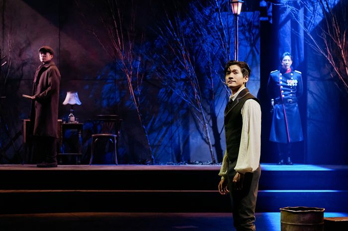 뮤지컬 ‘데카브리’는 차가운 시대 속 세 남자의 열망을 날카롭고 서정적인 음악으로 풀어낸다. 사진 | ㈜쇼노트