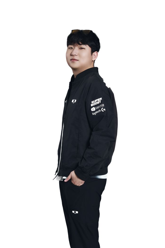 곽준혁이 지난달 30일 열린 FC온라인 슈퍼 챔피언스 리그(FSL) 서머 그룹 스테이지 E조 최종전에서 KT 롤스터 ‘우타’ 이지환에게 1-2로 패했다. 16강 진출 실패다. 사진 | 넥슨