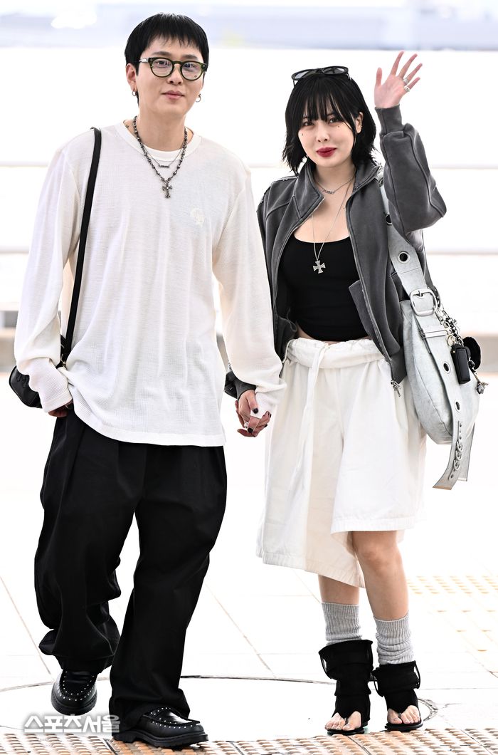 현아와 용준형 부부가 다정한 모습을 보여주고 있다. 이주상기자 rainbow@sportsseoul.com