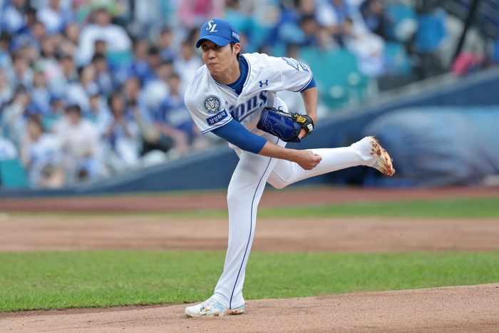 삼성 원태인이 7일 대구삼성라이온즈파크에서 열린 2025 KBO 포스트시즌 와일드카드 결정전 2차전 NC와 경기에 선발 등판해 역투하고 있다. 사진 | 삼성 라이온즈