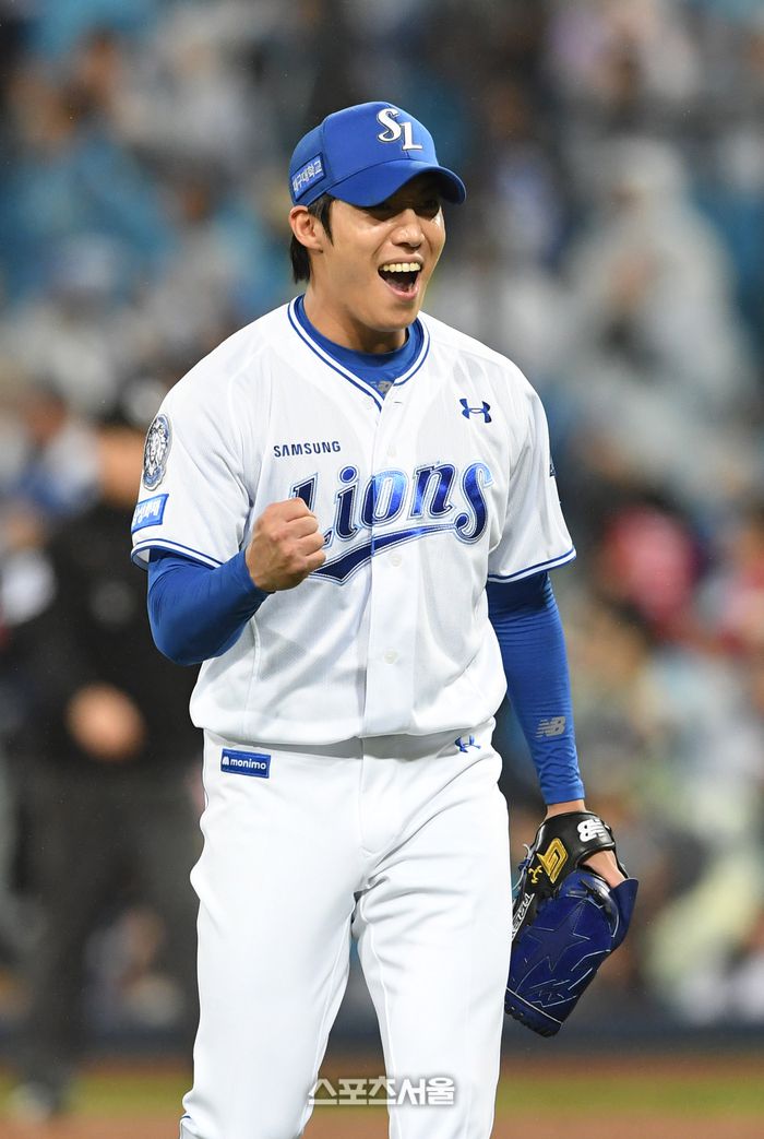 삼성 선발투수 원태인이 13일 대구 삼성라이온즈파크에서 열린 2025 KBO리그 SSG와 준플레이오프 3차전 5회초 2사 2루 상황에서 SSG 에레디아를 우익수 뜬공으로 잡아낸 뒤 기뻐하고 있다. 대구 | 박진업 기자 upandup@sportsseoul.com