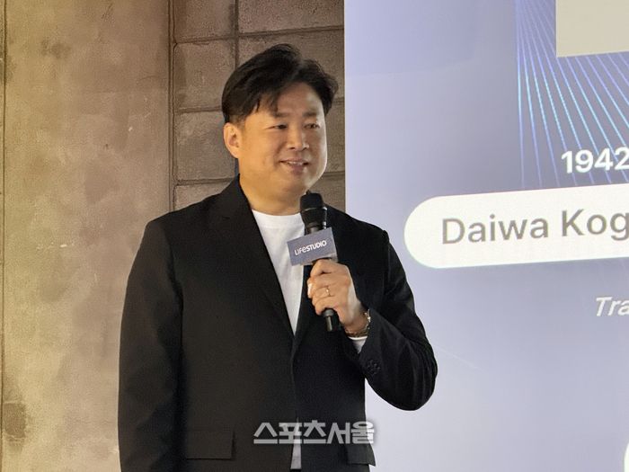 한국엡손㈜  모로후시 준 대표이사가 21일 ‘라이프스튜디오 시리즈’ 론칭 기자간담회에서 신제품의 다양한 기능과 비전을 설명하고 있다. 사진 | 표권향 기자 gioia@sportsseoul.com