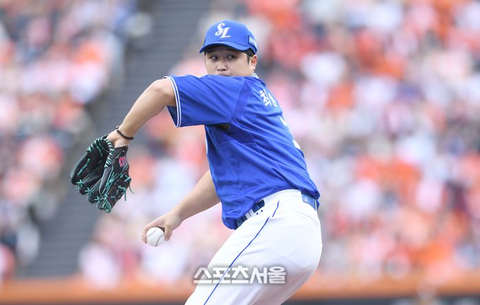 삼성 선발투수 최원태가 19일 대전 한화생명볼파크에서 열린 2025 KBO 포스트시즌 플레이오프 2차전 한화와 경기에서 역투하고 있다. 대전 | 최승섭기자 thunder@sportsseoul.com