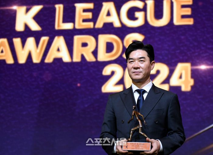 2024시즌 K리그1 감독상을 수상한  윤정환 감독. 최승섭기자 thunder@sportsseoul.com