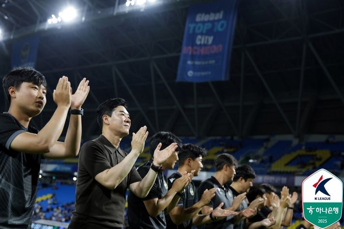 K리그2 인천 유나이티드의 우승을 이끈 윤정환 감독. 사진 | 한국프로축구연맹
