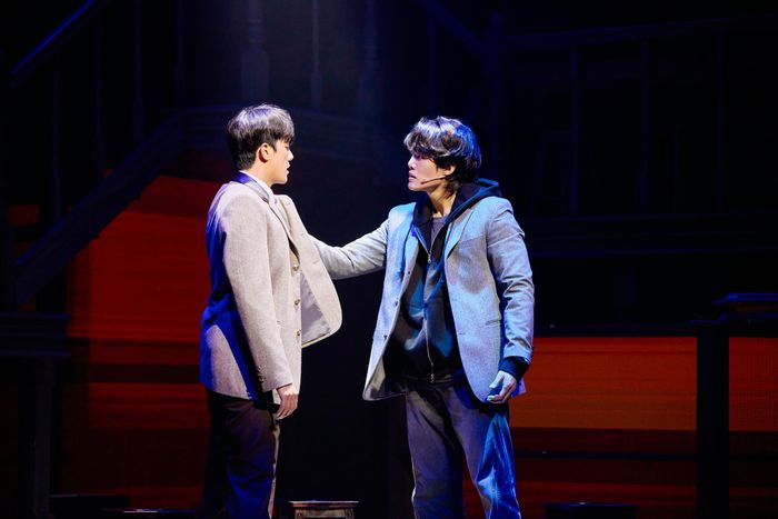 김건우가 뮤지컬 ‘아몬드’에서 사랑의 결핍을 분노로 표출하는 ‘곤이/윤이수’를 연기하고 있다. 사진 | 라이브㈜