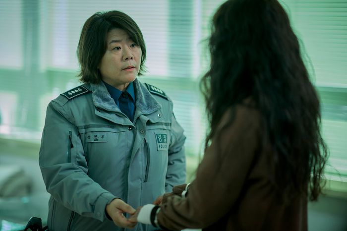 영화 ‘하얀 차를 탄 여자’ 리뷰. 사진| 바이포엠스튜디오