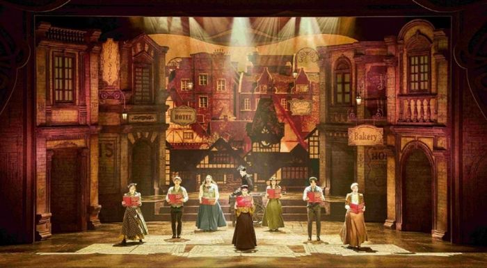 2년 만의 무대에 오른 뮤지컬 ‘레드북’이 오는 12월7일까지 유니버설아트센터에서 공연된다. 사진 | ㈜아떼오드