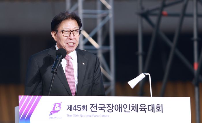 31일 부산아시아드주경기장 열린 제45회 전국장애인체육대회 개회식에서 박형준 부산광역시장이 환영사를 하고 있다. 사진 | 대한장애인체육회