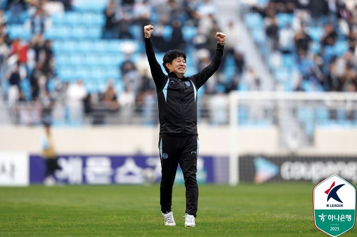김병수 감독이 광주전에서 승리한 뒤 주먹을 불끈 쥐고 있다. 사진 | 한국프로축구연맹