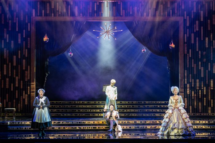 연극 ‘아마데우스’는 세기의 음악천재 모차르트를 질투했던 살리에리의 일생을 다룬다. 사진 | 라이브러리컴퍼니