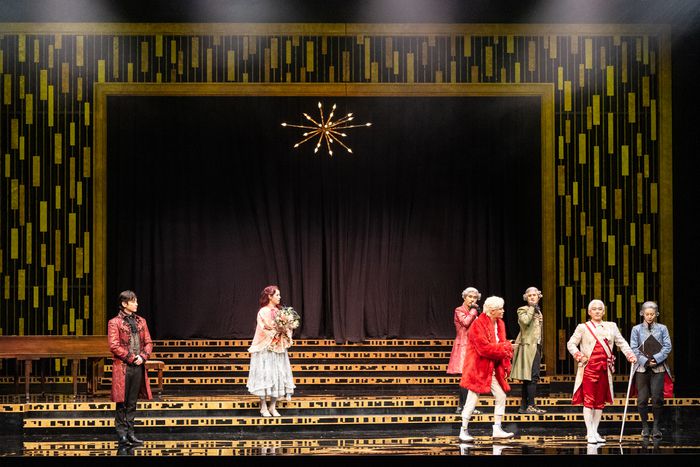 연극 ‘아마데우스’는 신이 선택한 ‘도구’인 모차르트를 시기·질투한 살리에리의 참혹한 일생과 성찰을 통해 현시대에 강렬한 메시지를 전한다. 사진 | 라이브러리컴퍼니